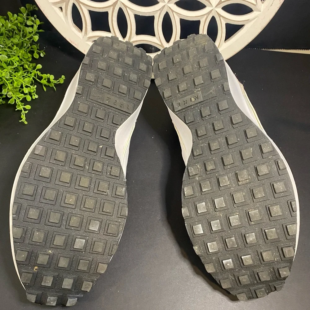 Men’s Nike Waffle Cream‎ and White Sneakers